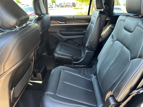 Used 2025 Jeep Grand Cherokee L Limited w/ Luxury Tech Group II RWD image 33