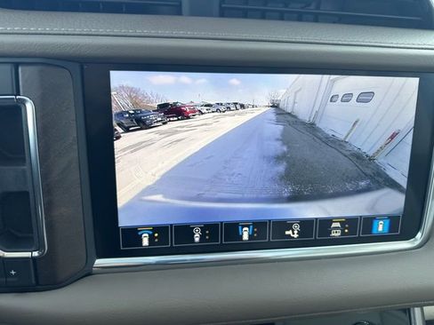 Used 2021 GMC Yukon XL Denali w/ Denali Premium Package image 27