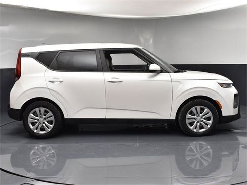 Certified 2021 Kia Soul LX image 8