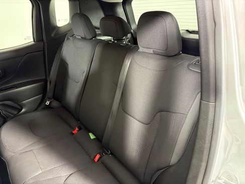 Used 2018 Jeep Renegade Altitude image 16