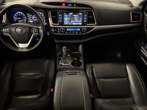 Used 2019 Toyota Highlander XLE image 21