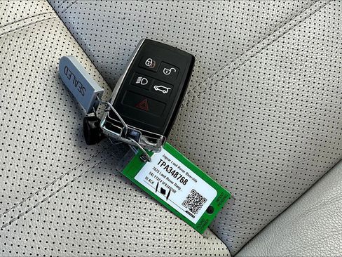 Used 2023 Land Rover Range Rover Velar R-Dynamic S image 11