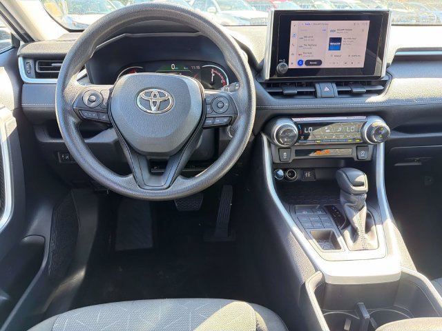 Used 2025 Toyota RAV4 XLE AWD/4WD image 13
