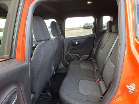 Certified 2021 Jeep Renegade Latitude w/ Luxury Group II image 10