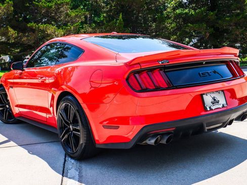 Used 2015 Ford Mustang GT Premium RWD image 17