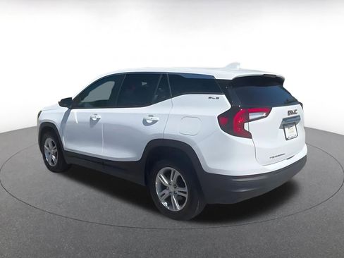 Used 2024 GMC Terrain SLE FWD image 11