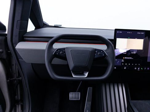 Used 2024 Tesla Cybertruck AWD Crew Cab image 30