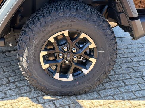 Used 2025 Jeep Wrangler Unlimited Rubicon 4xe w/ Convenience Group image 12