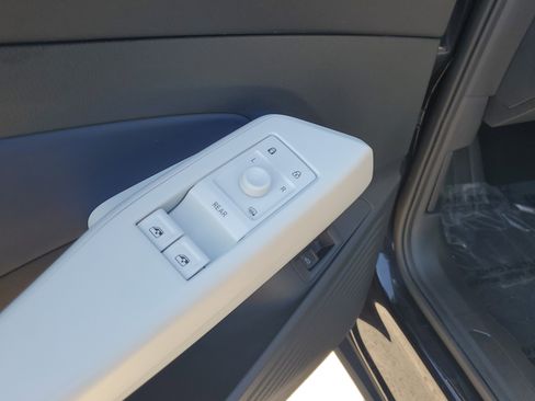 Used 2023 Volkswagen ID.4 Pro S image 18