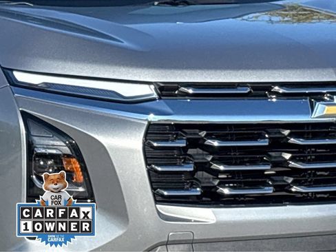 Used 2025 Chevrolet Equinox LT FWD image 2