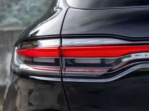 Certified 2025 Porsche Macan image 18