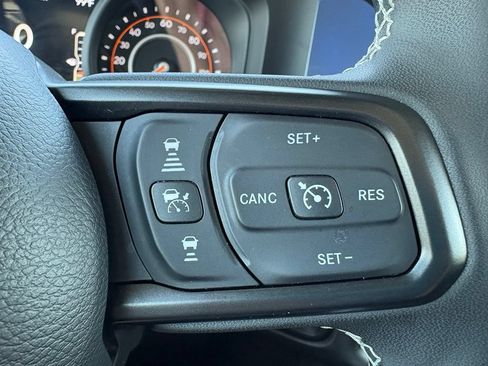 Used 2025 Jeep Gladiator Mojave AWD/4WD image 18