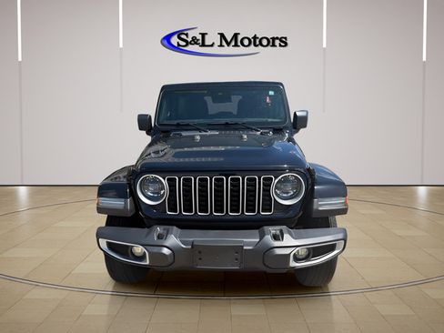 Used 2024 Jeep Wrangler Unlimited Sahara AWD/4WD image 2