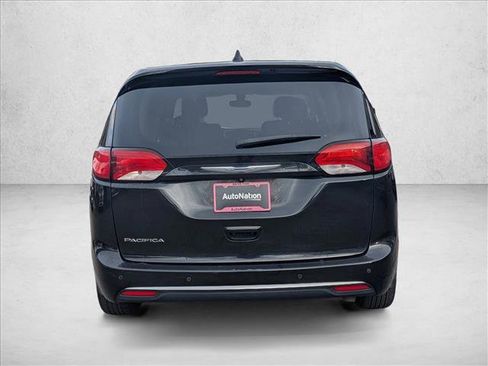 Used 2018 Chrysler Pacifica Touring Plus image 5