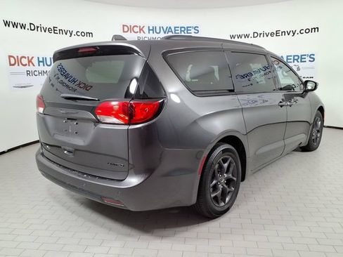 Used 2020 Chrysler Pacifica Limited w/ S Appearance Package FWD image 4