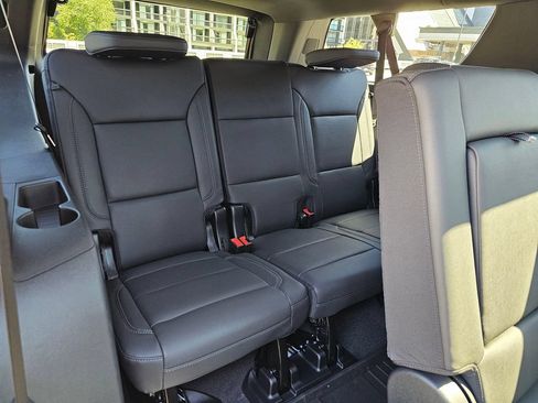 New 2026 Chevrolet Suburban Z71 w/ Comfort Package AWD/4WD image 13
