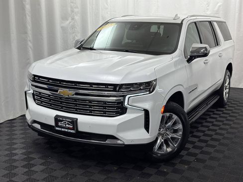 Used 2023 Chevrolet Suburban Premier image 2