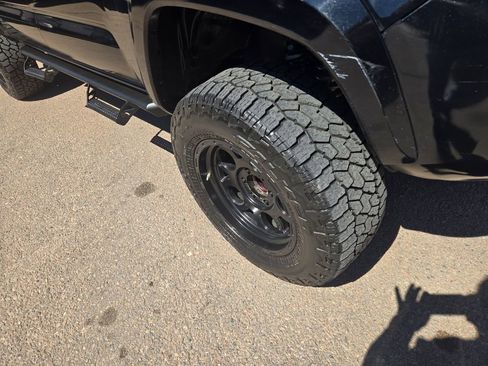 Used 2018 Toyota Tacoma TRD Sport w/ Technology Package image 25