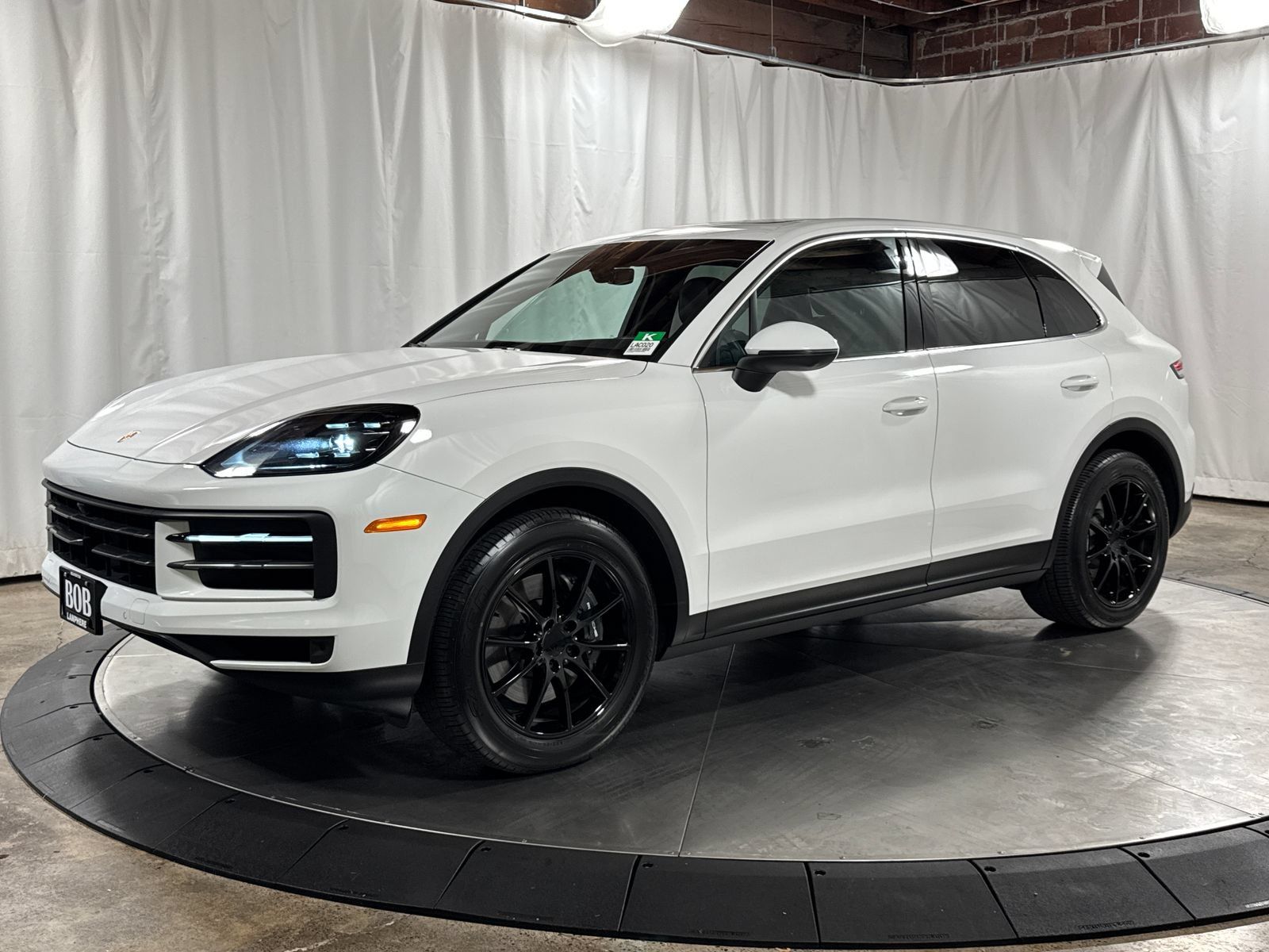 Used 2024 Porsche Cayenne w/ Premium Package AWD/4WD image 1