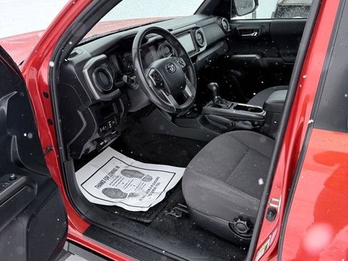 Used 2018 Toyota Tacoma TRD Off-Road w/ Technology Package image 11