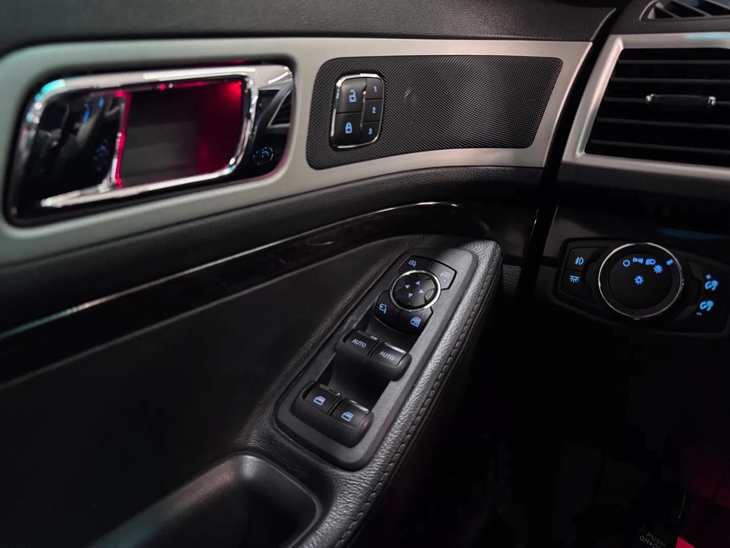 Used 2015 Ford Explorer Limited FWD image 22