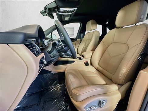 Used 2026 Porsche Macan AWD/4WD image 5