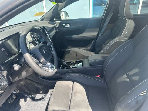 Used 2023 Volvo C40 P8 Recharge Plus w/ Climate Package AWD/4WD image 9
