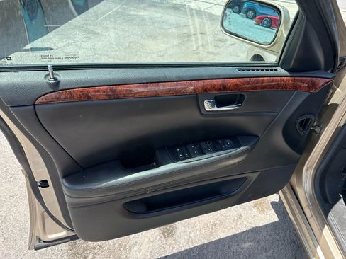 Used 2006 Cadillac DTS w/ Trunk Convenience Package image 12