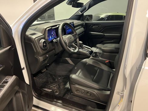 Used 2025 Chevrolet Colorado Trail Boss image 10