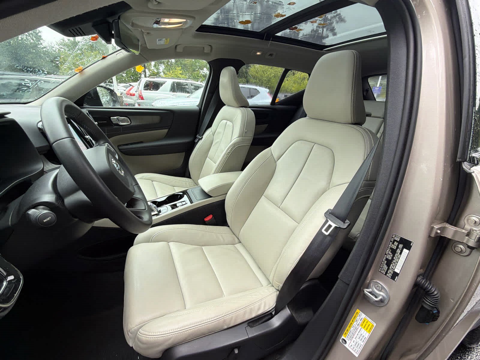Used 2024 Volvo XC40 B5 Plus w/ Climate Package AWD/4WD image 26