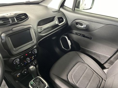 Used 2018 Jeep Renegade Latitude w/ Safety & Security Group image 30