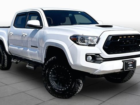 Used 2021 Toyota Tacoma TRD Sport AWD/4WD image 3