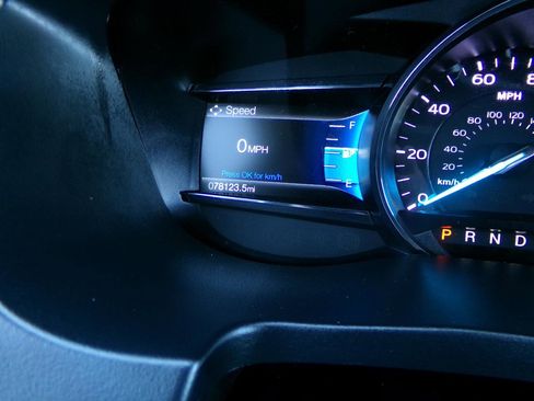Used 2018 Ford Explorer XLT w/ Equipment Group 202A AWD/4WD image 19