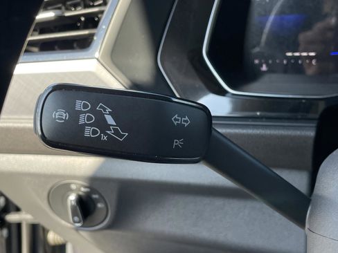 Used 2023 Volkswagen Jetta SE image 37