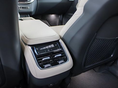 New 2026 Volvo XC90 B6 Plus image 12