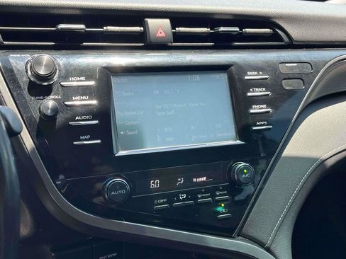Used 2019 Toyota Camry SE FWD image 19