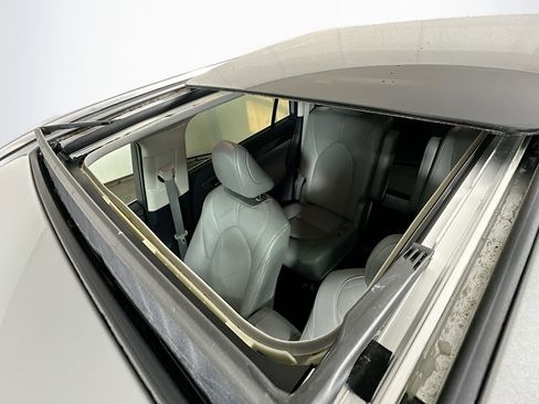 Used 2024 Toyota Highlander Platinum image 21