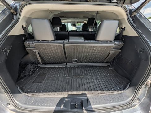 Used 2021 Toyota Highlander XLE image 11
