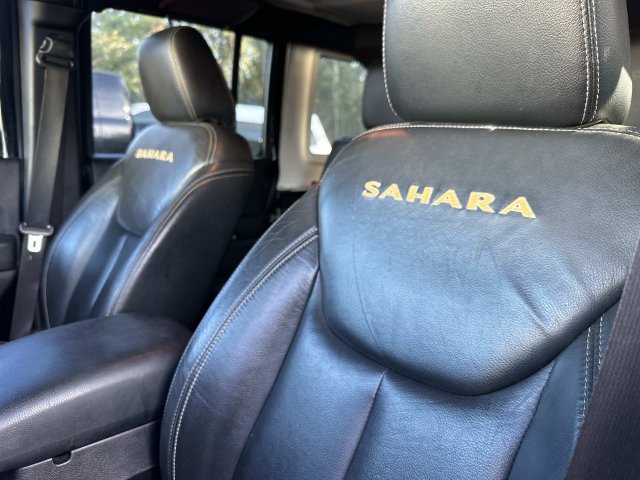 Used 2015 Jeep Wrangler Unlimited Sahara w/ Connectivity Group AWD/4WD image 9