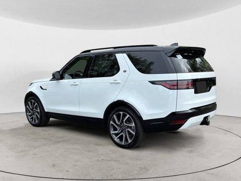 Used 2025 Land Rover Discovery Dynamic SE AWD/4WD image 6