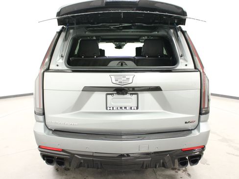 Used 2025 Cadillac Escalade V image 14