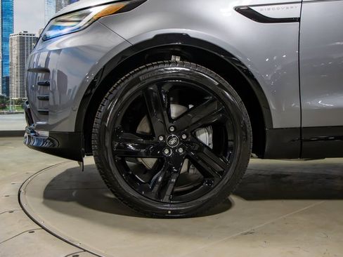 Certified 2025 Land Rover Discovery Dynamic SE image 7