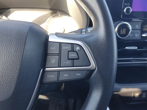 Used 2023 Toyota Highlander LE image 23