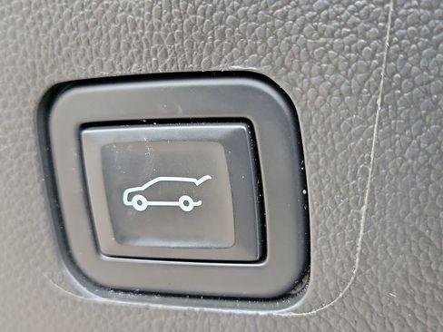 Certified 2021 Chevrolet Traverse LT image 37