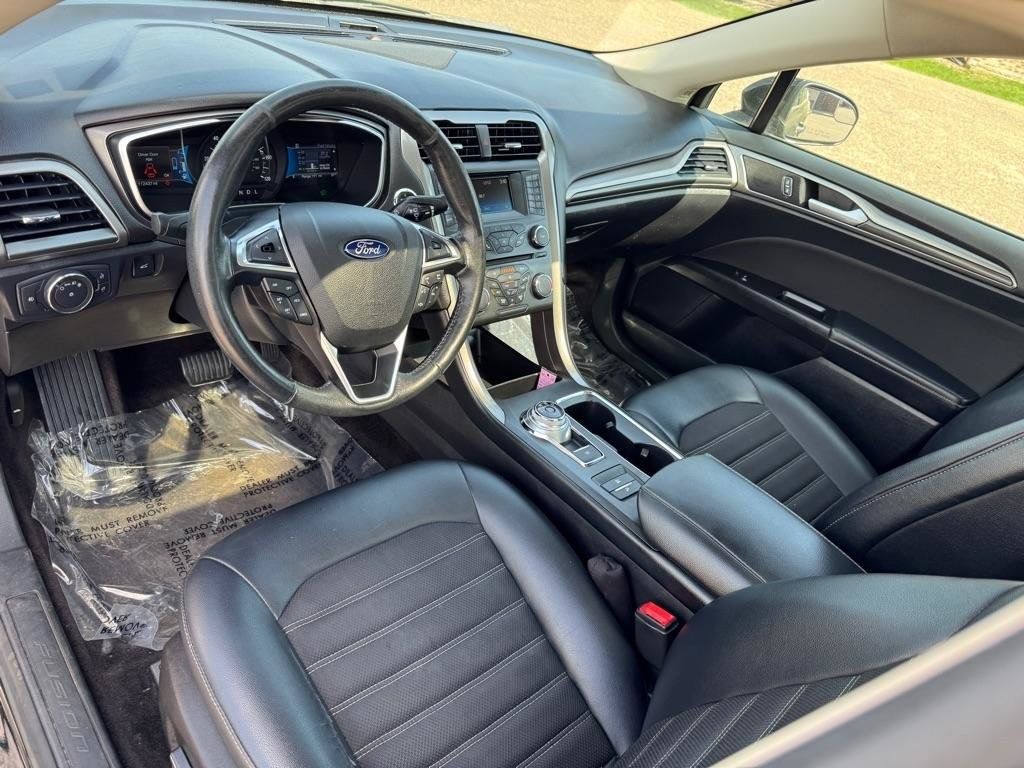 Used 2017 Ford Fusion SE w/ Equipment Group 601A FWD image 22