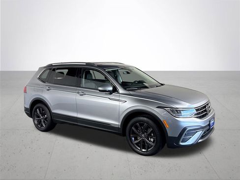 Used 2024 Volkswagen Tiguan SE image 4