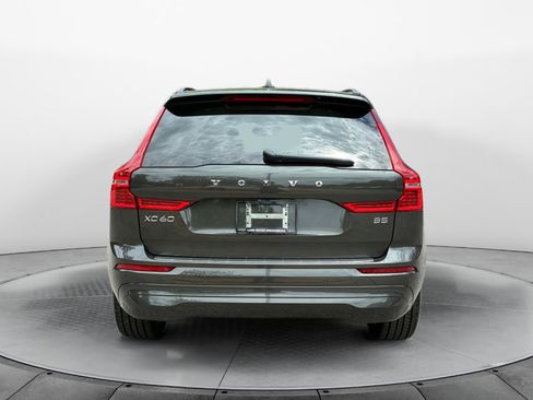 Used 2022 Volvo XC60 B5 Momentum w/ Protection Package Premier FWD image 6