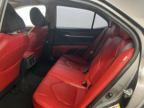 Used 2018 Toyota Camry XSE image 11