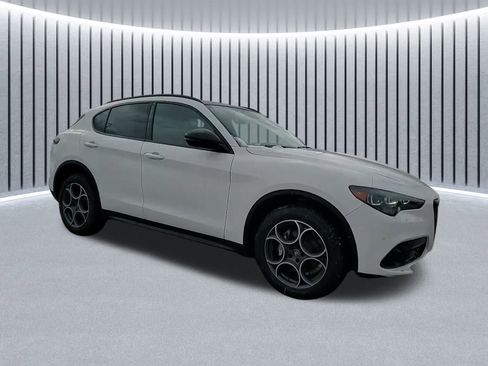 New 2025 Alfa Romeo Stelvio Sprint image 2