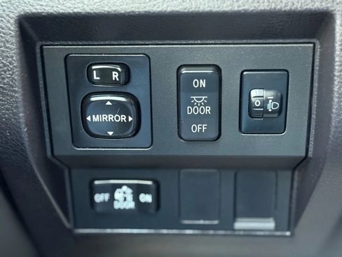 Used 2014 Toyota Tundra SR image 28